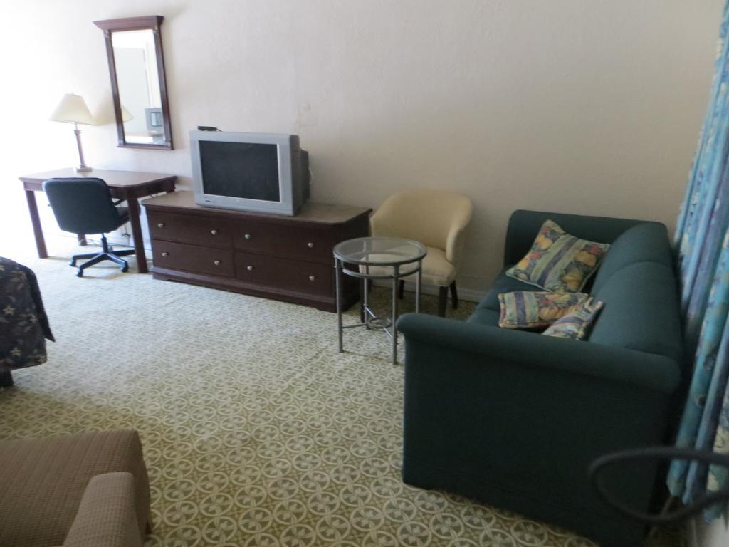 Royal Inn Daytona Beach Room photo