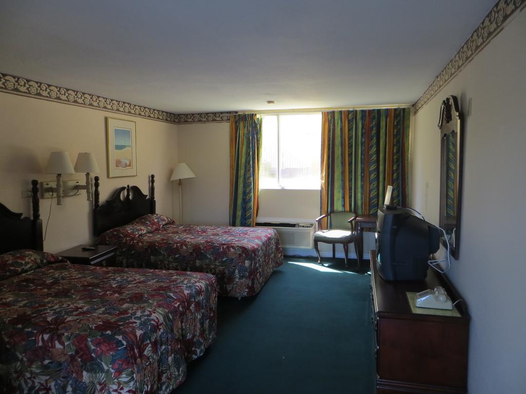 Royal Inn Daytona Beach Room photo